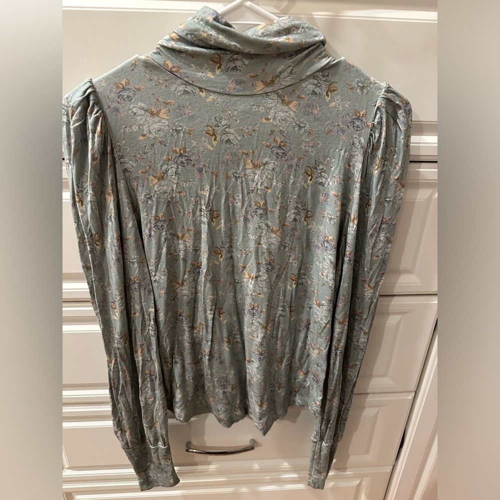 Love Shack Fancy turtleneck. Size L. Good condition.